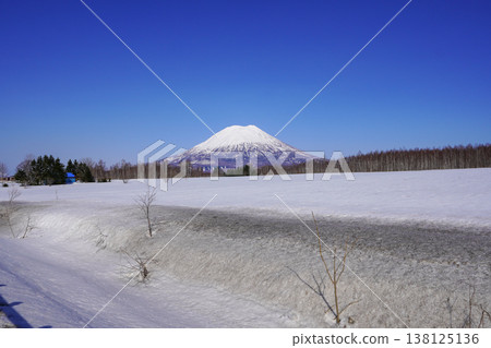 Winter view of Mt. Yotei from Miyata Viewpoint Parking (March 2026) 138125136