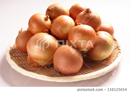 A large pile of onions on a sieve A large pile of onions on a sieve 138125654