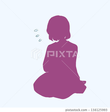 一個女人的剪影,雙手交疊放在胸前,神情痛苦。 一個女人的剪影,雙手交疊放在胸前,神情痛苦。 138125993