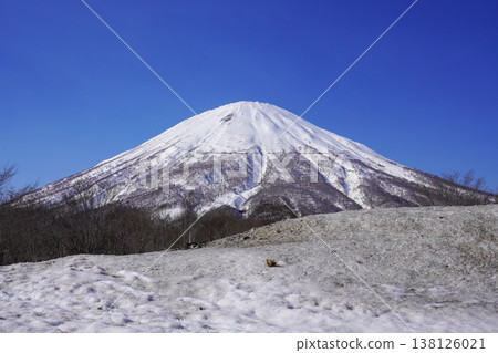 Mount Yotei as seen from the Shinyo parking lot in Makari Village (March 2026) Mount Yotei as seen from the Shinyo parking lot in Makari Village (March 2026) 138126021