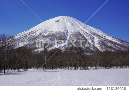從真刈村神陽停車場看到的羊蹄山（2026年3月） 138126028