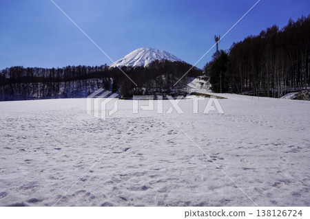 Mount Yotei seen from the parking lot near the spring water outlet of Fukidashi Park in Kyogoku Town 138126724