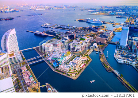 三艘日本豪華郵輪齊聚橫濱港，構成了一幅罕見而壯觀的景象！它們分別是日本丸號、三井大和號、飛鳥二號以及兩艘鉸接式郵輪。 138127301