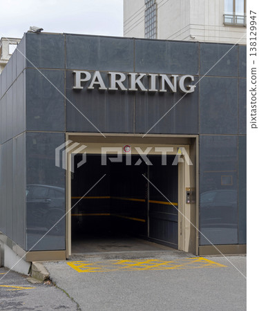 Open Lift Door Parking Open Lift Door Parking 138129947