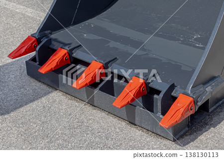 Red Carbide Tooth Bucket 138130113