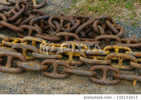 Close Up Rusty Chain Links Showing Flaking Yellow Paint And Pitted Metal Surface, High Contrast . Close Up Rusty Chain Links Showing Flaking Yellow Paint And Pitted Metal Surface, High Contrast . 138131613