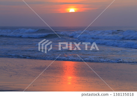 美麗的海灘日出 美麗的海灘日出 138135018