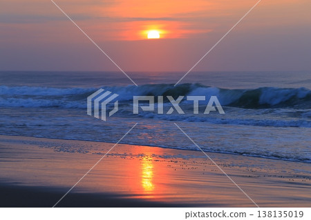 美麗的海灘日出 138135019