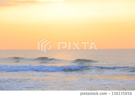 美麗的海灘日出 美麗的海灘日出 138135058