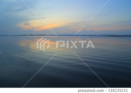 Morning glow reflected on the water surface 138135231