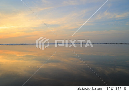 Morning glow reflected on the water surface 138135248