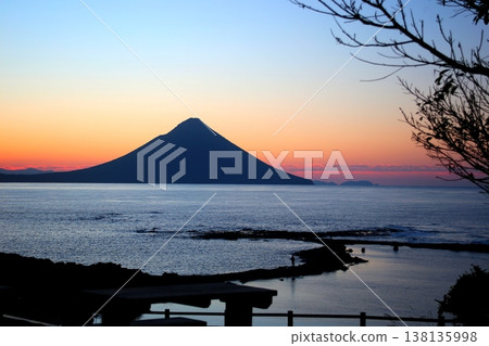 Early morning view of Satsuma Fuji (Kaimondake) from Banshohana Nature Park in Ibusuki City, Kagoshima Prefecture. Early morning view of Satsuma Fuji (Kaimondake) from Banshohana Nature Park in Ibusuki City, Kagoshima Prefecture. 138135998