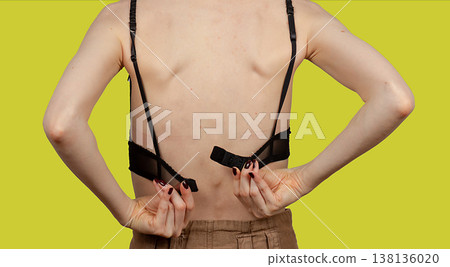 Closing bra from the back Closing bra from the back 138136020