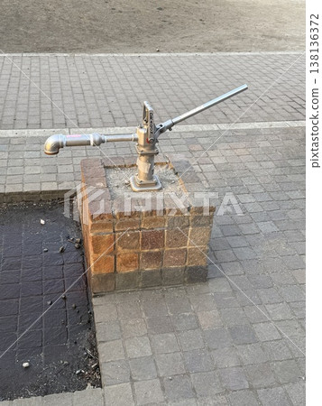 Emergency pump 138136372