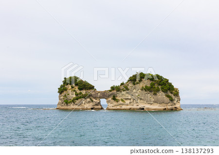 Engetsu Island, a symbol of Shirahama Town, Wakayama Prefecture Engetsu Island, a symbol of Shirahama Town, Wakayama Prefecture 138137293