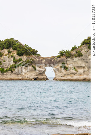 圓月島,和歌山縣白濱町的象徵 圓月島,和歌山縣白濱町的象徵 138137334