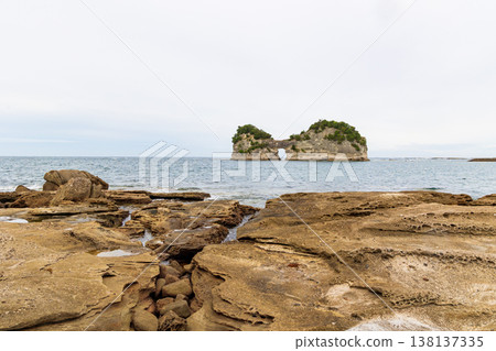 Engetsu Island, a symbol of Shirahama Town, Wakayama Prefecture 138137335