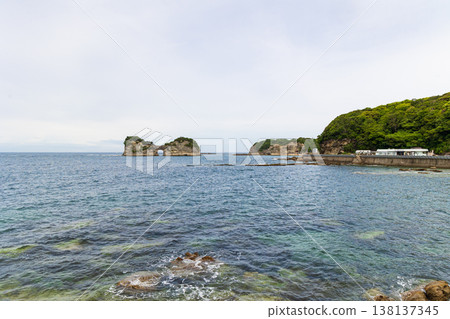 Engetsu Island, a symbol of Shirahama Town, Wakayama Prefecture Engetsu Island, a symbol of Shirahama Town, Wakayama Prefecture 138137345