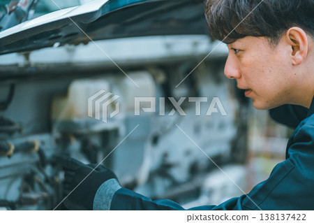 大型卡車運行前檢查 138137422