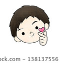 一幅手繪插圖，描繪了一個男孩用手指比劃出心形。 138137556