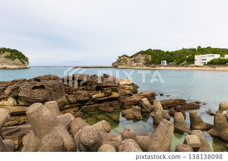 圓月島(和歌山縣白濱町)週邊海岸線 圓月島(和歌山縣白濱町)週邊海岸線 138138098