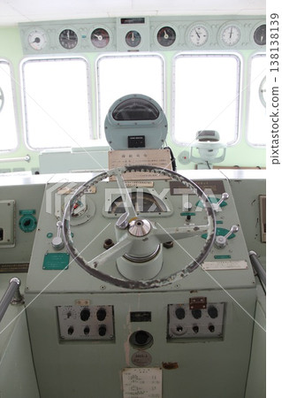 The steering wheel of the Seikan Ferry Mashu Maru: A close-up of the ship's steering wheel and steering gear. The steering wheel of the Seikan Ferry Mashu Maru: A close-up of the ship's steering wheel and steering gear. 138138139