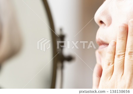 Senior women who are troubled by wrinkles and sagging skin due to aging Senior women who are troubled by wrinkles and sagging skin due to aging 138138656