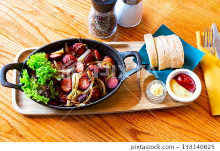 Fried sausages with onions 138140625