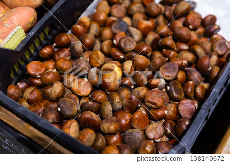 Pile of the delisious chestnuts at market place Pile of the delisious chestnuts at market place 138140672