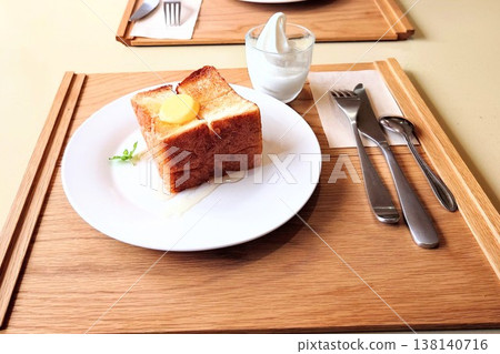 A set of delicious honey toast with thick slices of butter and soft serve ice cream. 138140716