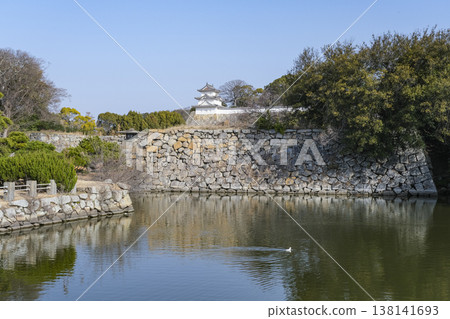 The Kon-yagura turret and stone walls as seen from the inner moat of Akashi Castle ruins. The Kon-yagura turret and stone walls as seen from the inner moat of Akashi Castle ruins. 138141693