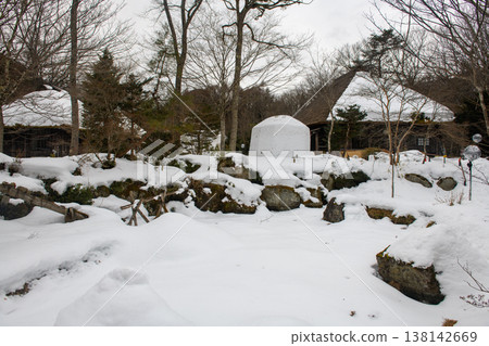 Yunishigawa Onsen: Snowscape of Heike no Sato and large snow huts (Tochigi Prefecture) 138142669
