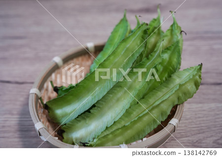方形豆莢豆子的特寫。 方形豆莢豆子的特寫。 138142769