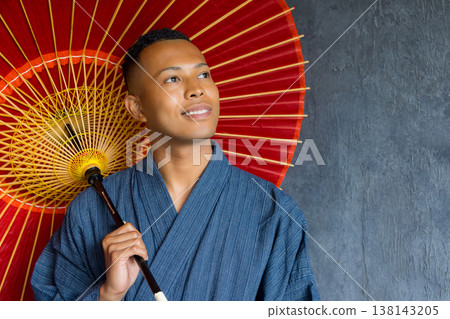 Foreign man wearing a yukata 138143205