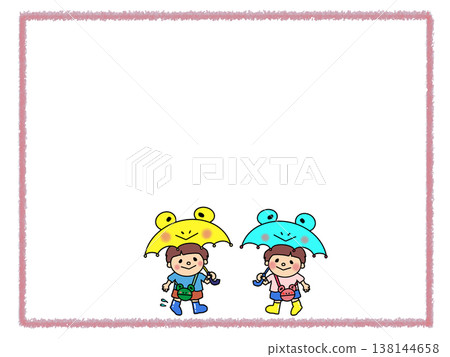 一對可愛的雙胞胎男孩打扮成雨季的樣子,撐著青蛙造型的雨傘,穿著雨靴。 一對可愛的雙胞胎男孩打扮成雨季的樣子,撐著青蛙造型的雨傘,穿著雨靴。 138144658