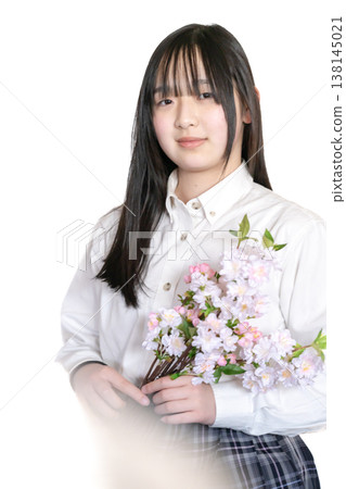 身穿白襯衫、皮膚白皙美麗的少女肖像。 138145021