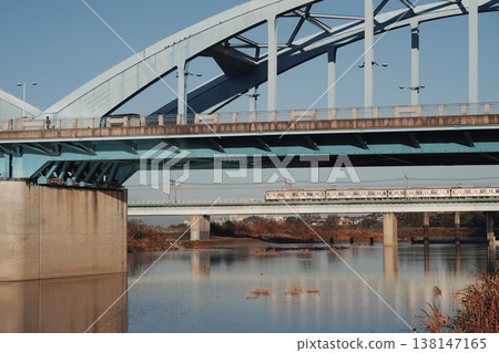 The Tokyu Meguro Line crosses the Tamagawa River. 138147165