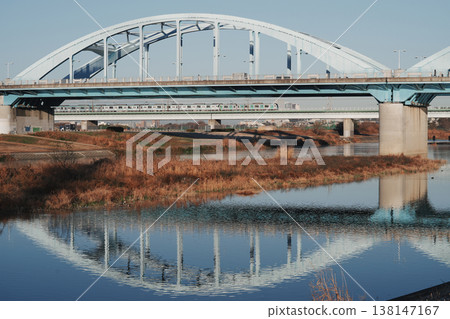 The Tokyu Meguro Line crosses the Tamagawa River. 138147167