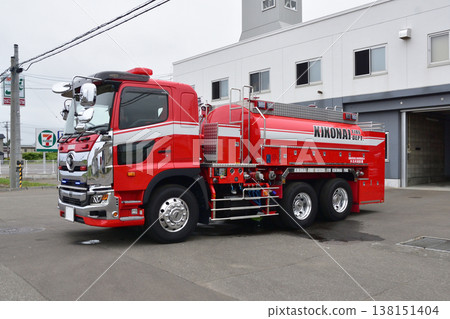 配備大型水箱的消防車 138151404