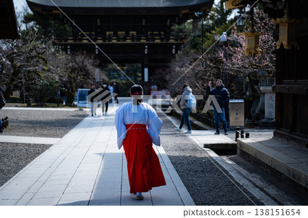 Shrine maiden at Kitano Tenmangu Shrine, Kyoto 004 Shrine maiden at Kitano Tenmangu Shrine, Kyoto 004 138151654