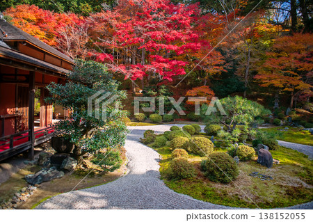 Manshuin temple and rock garden with autumn leaf colors, Kyoto Manshuin temple and rock garden with autumn leaf colors, Kyoto 138152055