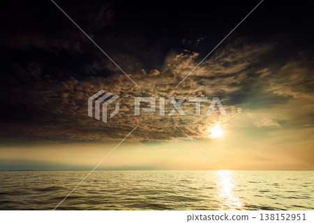 Beautiful sunset on the ocean sea 138152951