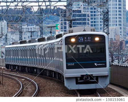 小田急3000系列3652F型列車停靠在狛江站 138153061