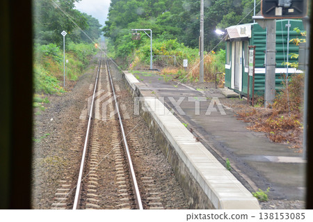 從JR北海道函館本線佐原支線森站到鹿部站的當地列車車窗外看到的景色(2023年夏雨) 從JR北海道函館本線佐原支線森站到鹿部站的當地列車車窗外看到的景色(2023年夏雨) 138153085