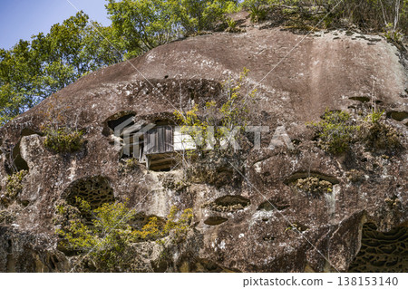 高池蟲蝕石(國家指定天然紀念物) 高池蟲蝕石(國家指定天然紀念物) 138153140