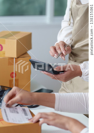 Calculating shipping costs for e-commerce orders Calculating shipping costs for e-commerce orders 138155861