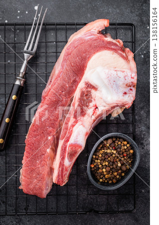 Fresh beef bones with meat and marrow, ideal for broth, stock and bone broth. Rich in collagen, perfect for slow simmered soups. Fresh beef bones with meat and marrow, ideal for broth, stock and bone broth. Rich in collagen, perfect for slow simmered soups. 138156164