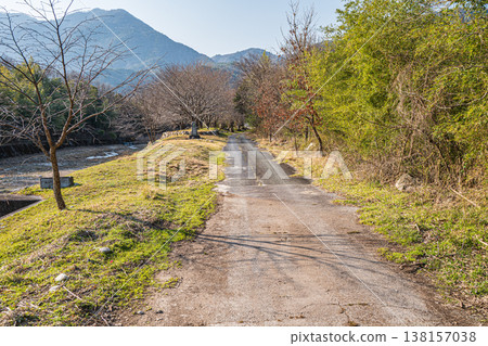 流入琵琶湖的瀧川；沿河公路；滋賀縣大津市北松市 138157038