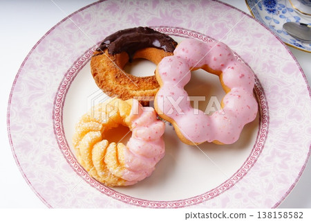 美味的甜甜圈 美味的甜甜圈 138158582