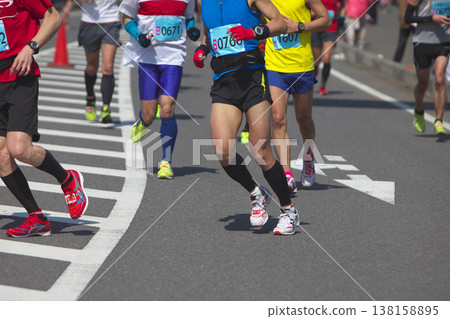 The dynamic movement of the feet and running shoes of amateur runners running smoothly in a marathon The dynamic movement of the feet and running shoes of amateur runners running smoothly in a marathon 138158895